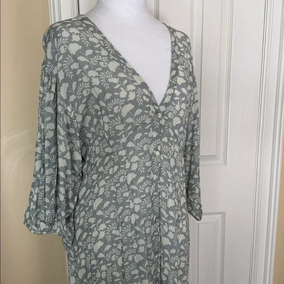 Faherty Havana dress in smoke echo floral print Button Down V Neck Romantic - Picture 6 of 10